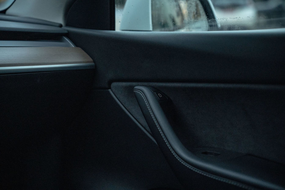 Продам Tesla Model Y Long Range Dual Motor 2021 года в Черновцах