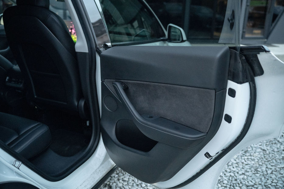 Продам Tesla Model Y Long Range Dual Motor 2021 года в Черновцах