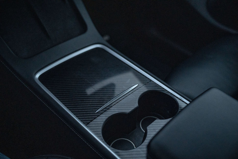 Продам Tesla Model Y Long Range Dual Motor 2021 года в Черновцах