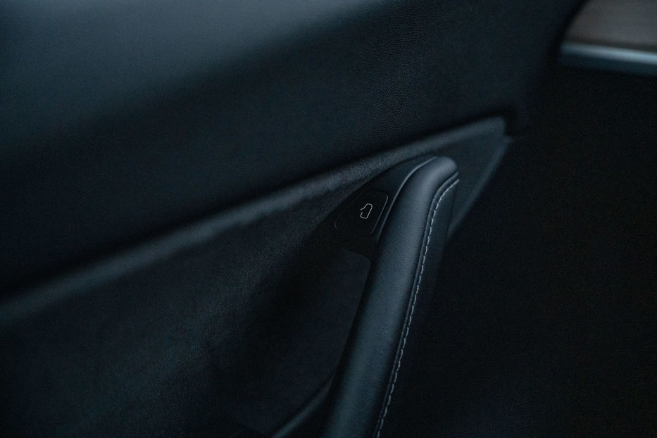 Продам Tesla Model Y Long Range Dual Motor 2021 года в Черновцах