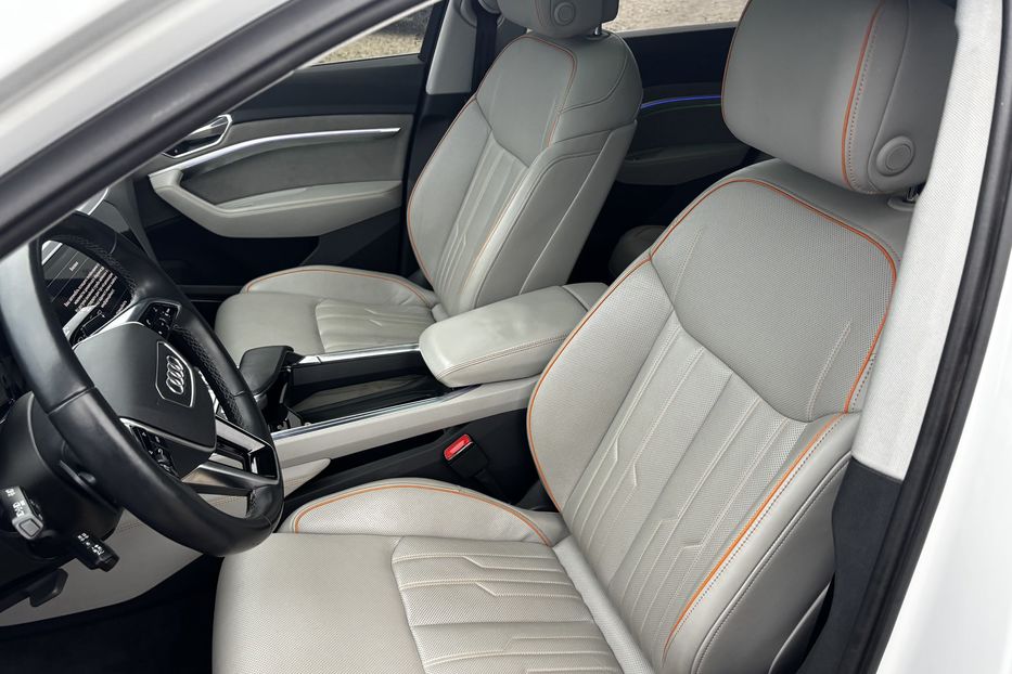 Продам Audi E-Tron 95КВТ авто у Львові  2021 года в Львове