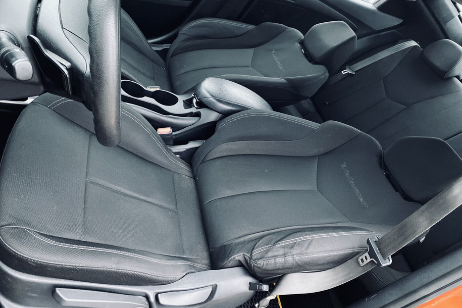 Продам Hyundai Veloster 1.6 AT (186 к.с.) 2016 года в Киеве