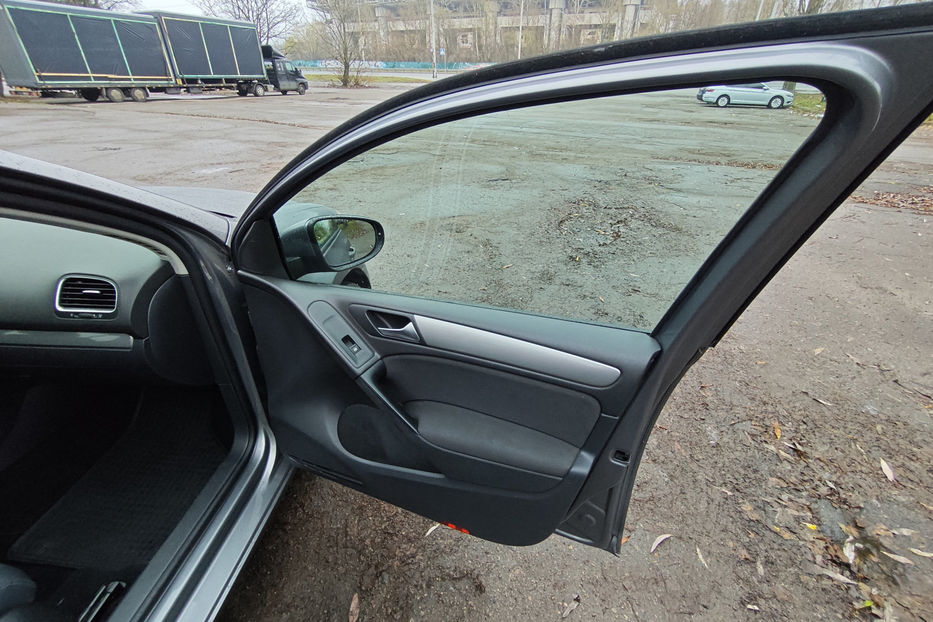 Продам Volkswagen Golf  VI 1.2 TSI MT (105 к.с.) 2012 года в Киеве