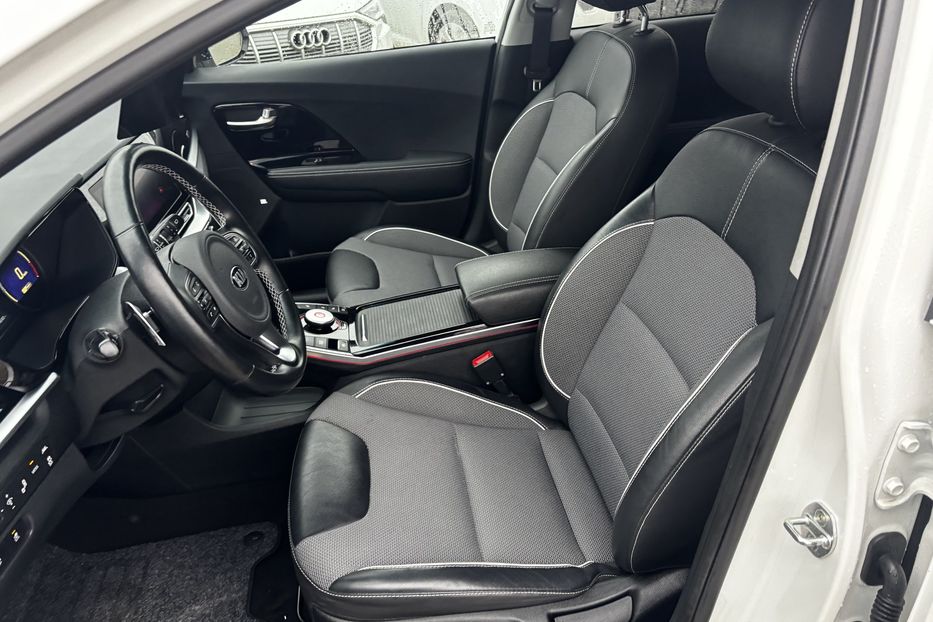 Продам Kia Niro Prestige 64 кВт авто у Львові 2020 года в Львове
