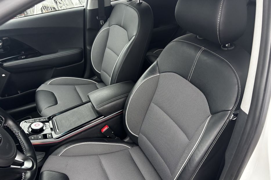 Продам Kia Niro Prestige 64 кВт авто у Львові 2020 года в Львове