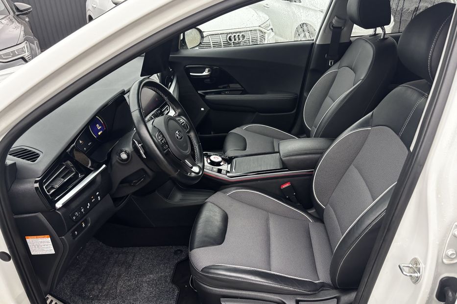 Продам Kia Niro Prestige 64 кВт авто у Львові 2020 года в Львове