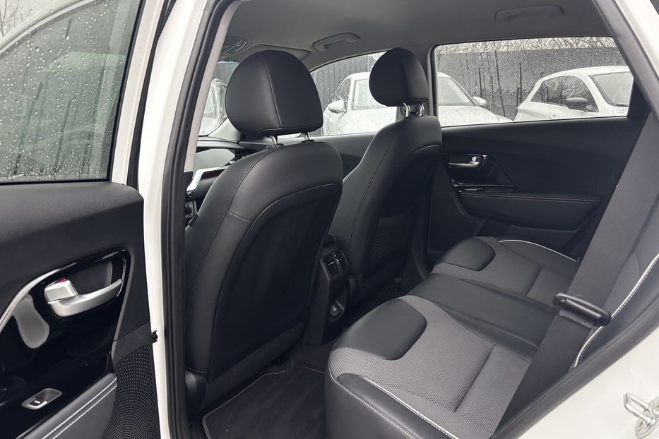 Продам Kia Niro Prestige 64 кВт авто у Львові 2020 года в Львове