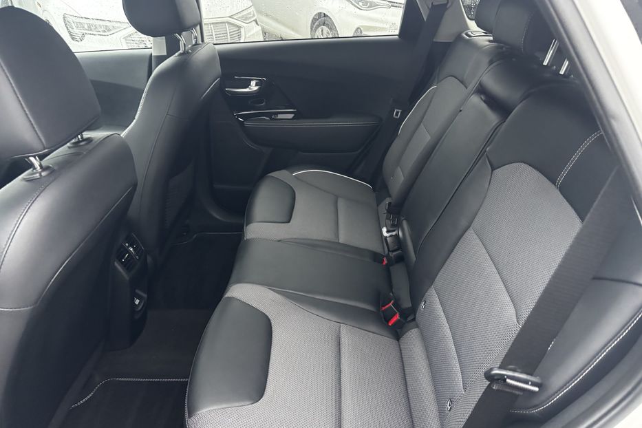 Продам Kia Niro Prestige 64 кВт авто у Львові 2020 года в Львове