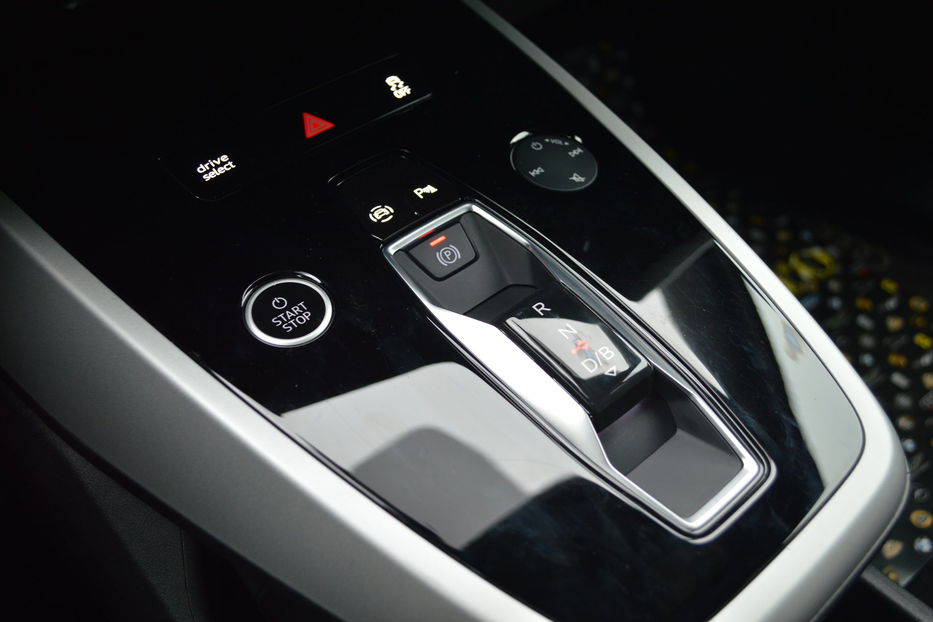 Продам Audi E-Tron Q4  2022 года в Одессе