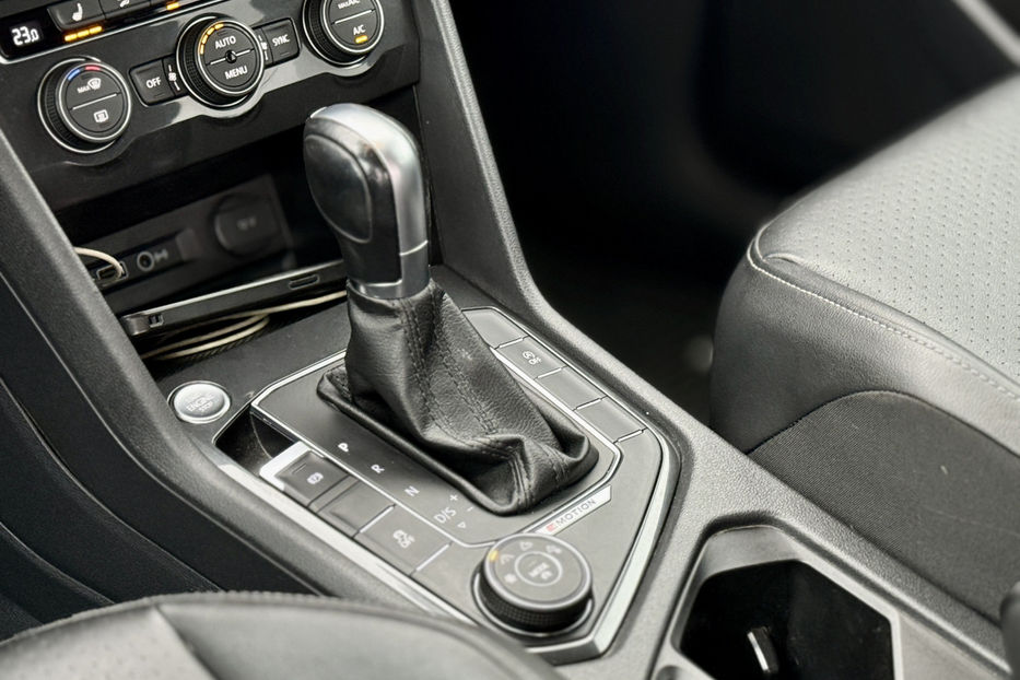 Продам Volkswagen Tiguan 2.0 TSI АT (184 к.с.) 4Motion  2018 года в Киеве