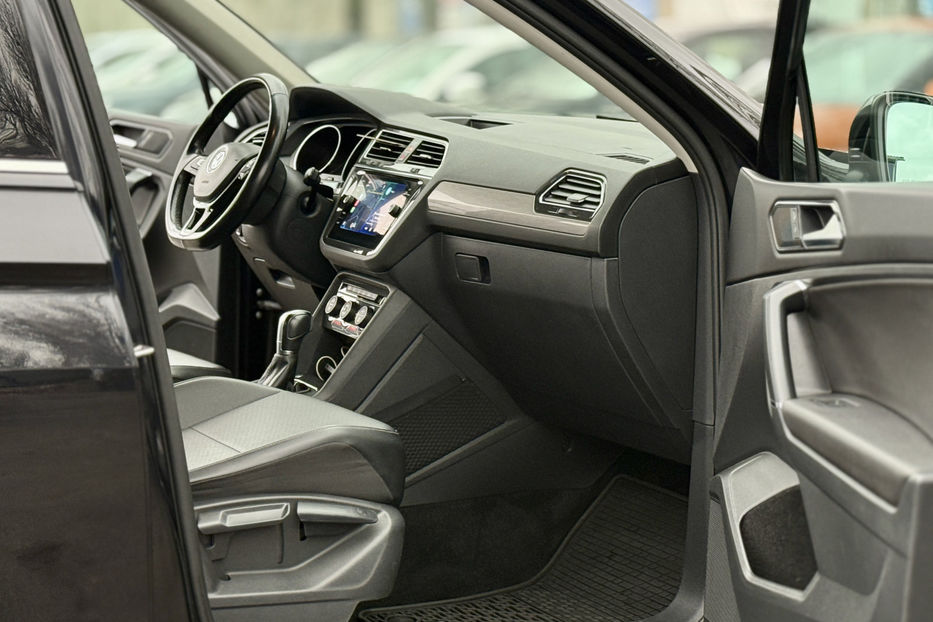 Продам Volkswagen Tiguan 2.0 TSI АT (184 к.с.) 4Motion  2018 года в Киеве