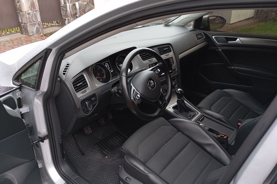 Продам Volkswagen Golf VII 2015 года в Львове