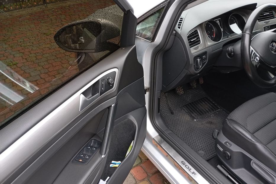Продам Volkswagen Golf VII 2015 года в Львове