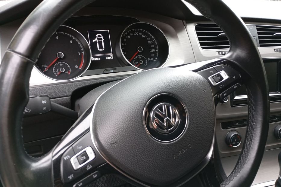 Продам Volkswagen Golf VII 2015 года в Львове