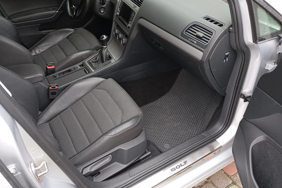 Продам Volkswagen Golf VII 2015 года в Львове