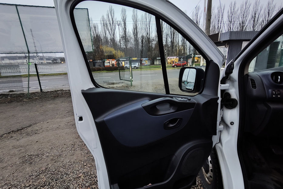 Продам Opel Vivaro груз. 1.6 MT (145 к.с.) 2017 года в Киеве
