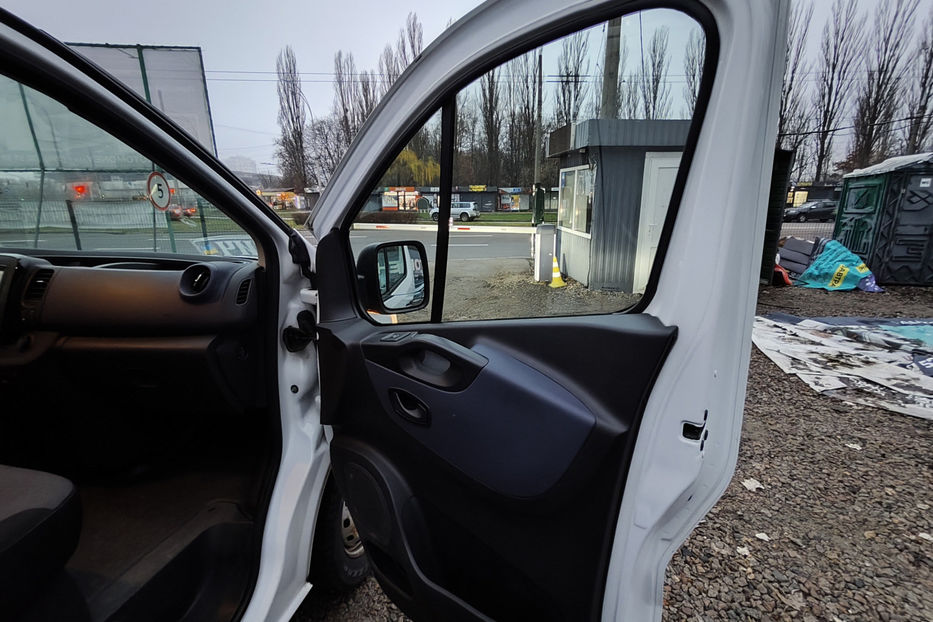 Продам Opel Vivaro груз. 1.6 MT (145 к.с.) 2017 года в Киеве