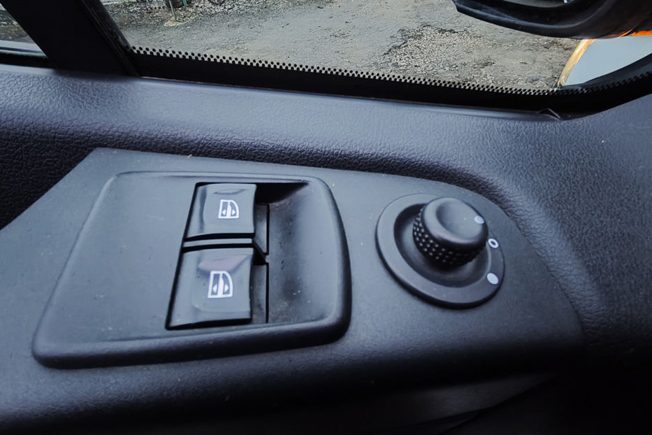 Продам Opel Vivaro груз. 1.6 MT (145 к.с.) 2017 года в Киеве