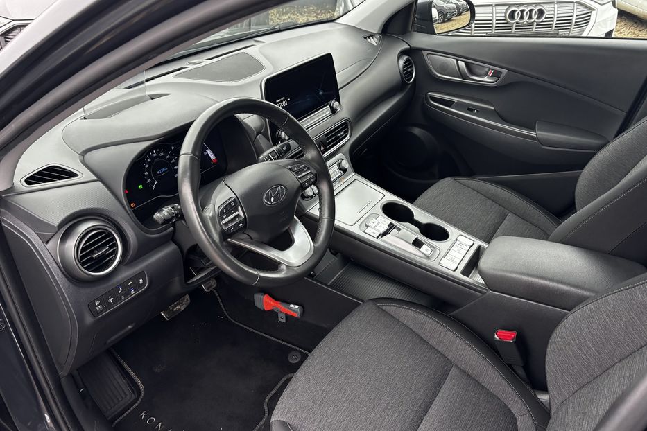 Продам Hyundai Kona 64квт авто у Львові  2020 года в Львове