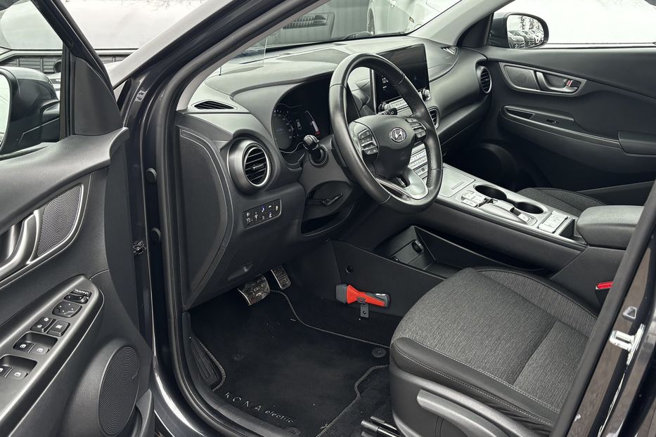 Продам Hyundai Kona 64квт авто у Львові  2020 года в Львове