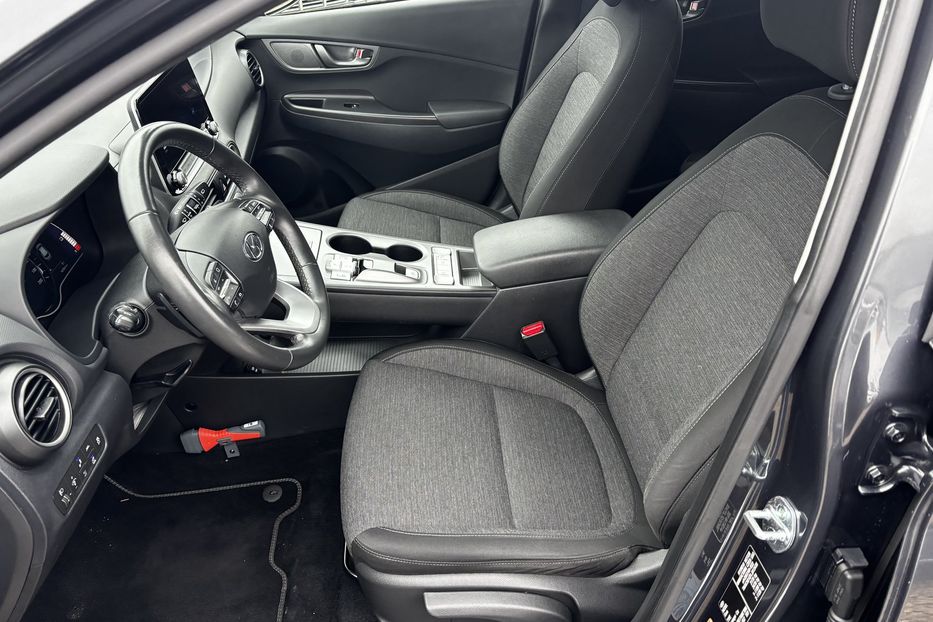 Продам Hyundai Kona 64квт авто у Львові  2020 года в Львове