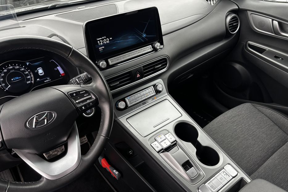 Продам Hyundai Kona 64квт авто у Львові  2020 года в Львове