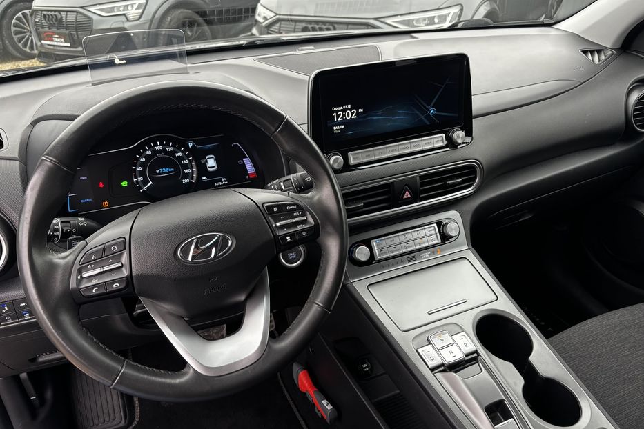 Продам Hyundai Kona 64квт авто у Львові  2020 года в Львове