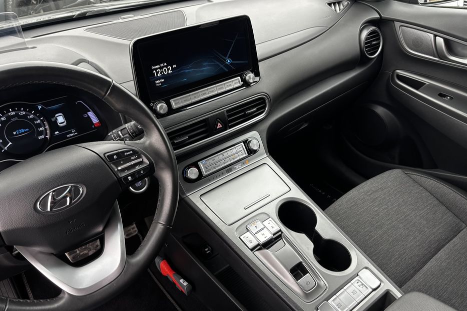 Продам Hyundai Kona 64квт авто у Львові  2020 года в Львове