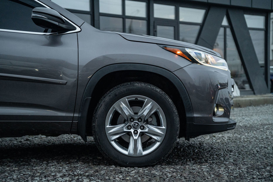 Продам Toyota Highlander Limited 2019 года в Черновцах