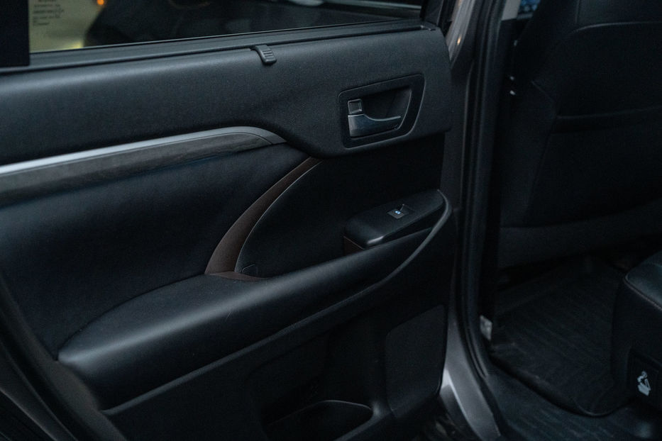 Продам Toyota Highlander Limited 2019 года в Черновцах
