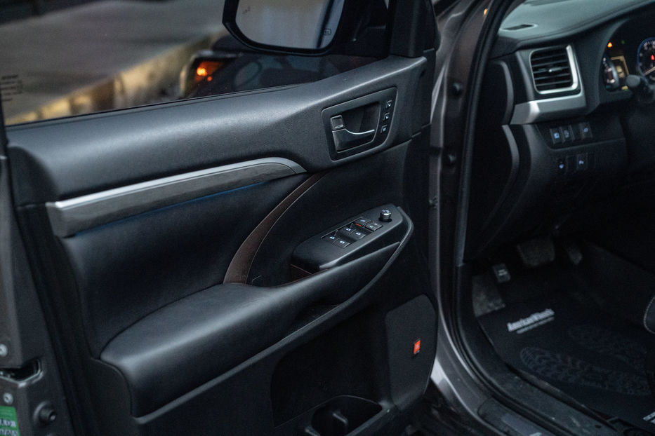 Продам Toyota Highlander Limited 2019 года в Черновцах