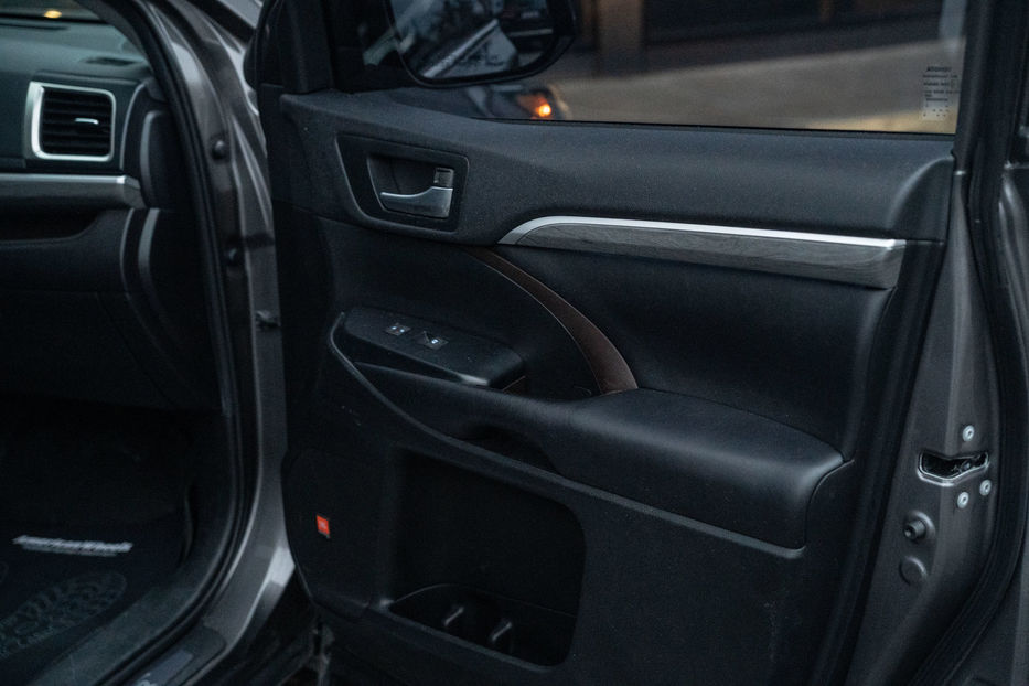 Продам Toyota Highlander Limited 2019 года в Черновцах