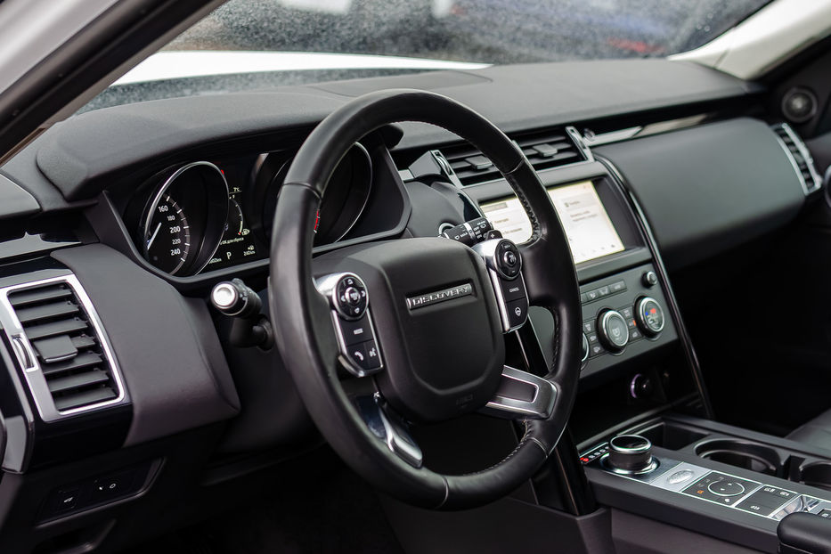 Продам Land Rover Discovery 2.0TDI SE 2018 года в Киеве