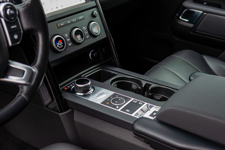 Продам Land Rover Discovery 2.0TDI SE 2018 года в Киеве