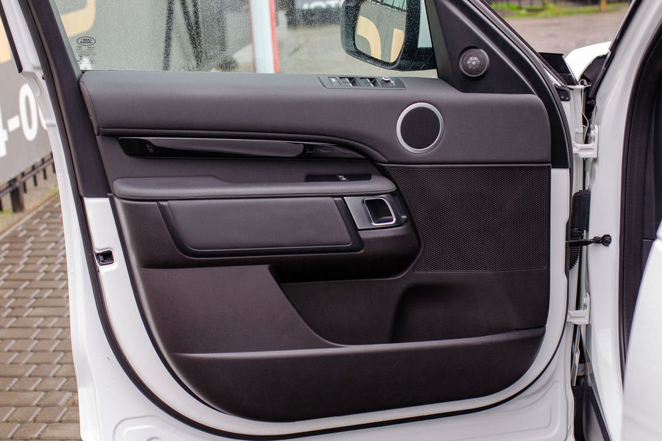 Продам Land Rover Discovery 2.0TDI SE 2018 года в Киеве