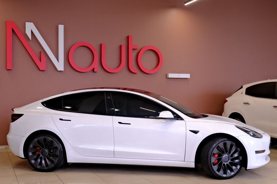Продам Tesla Model 3 Dual Motor 2022 года в Одессе