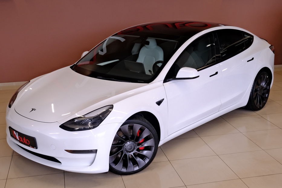 Продам Tesla Model 3 Dual Motor 2022 года в Одессе