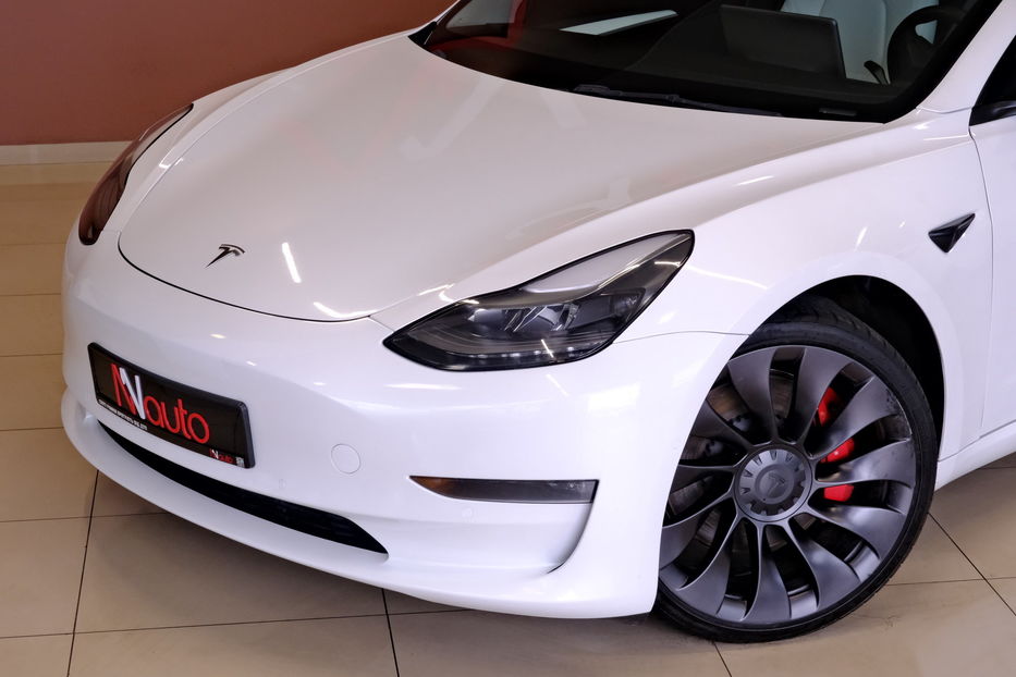 Продам Tesla Model 3 Dual Motor 2022 года в Одессе