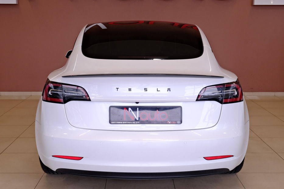 Продам Tesla Model 3 Dual Motor 2022 года в Одессе