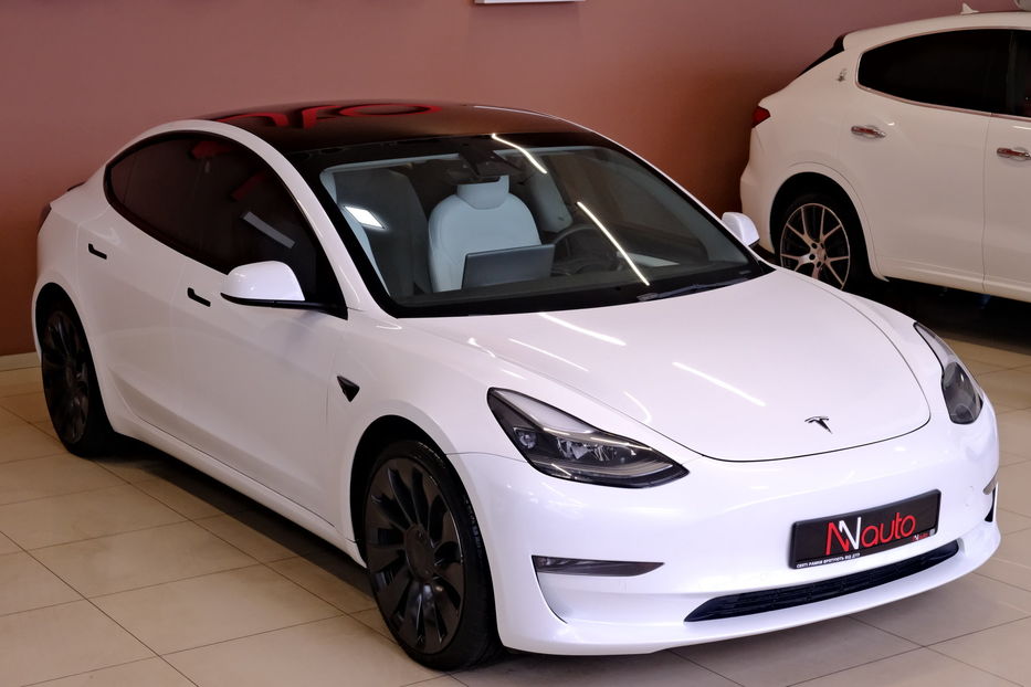 Продам Tesla Model 3 Dual Motor 2022 года в Одессе