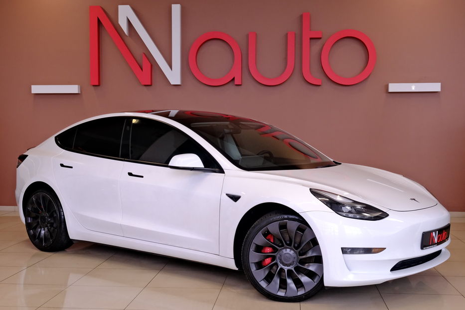 Продам Tesla Model 3 Dual Motor 2022 года в Одессе