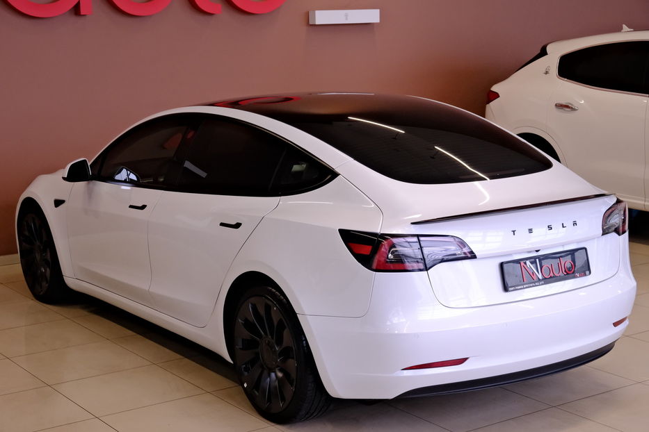 Продам Tesla Model 3 Dual Motor 2022 года в Одессе