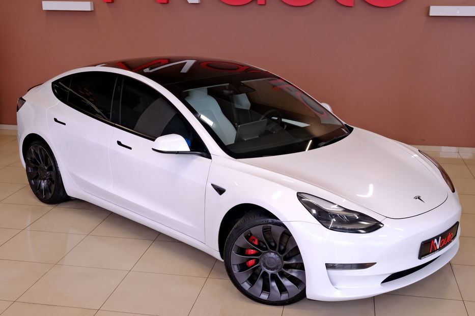 Продам Tesla Model 3 Dual Motor 2022 года в Одессе