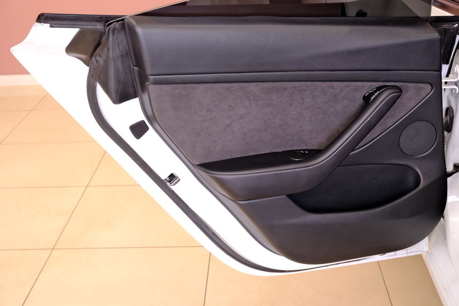 Продам Tesla Model 3 Dual Motor 2022 года в Одессе