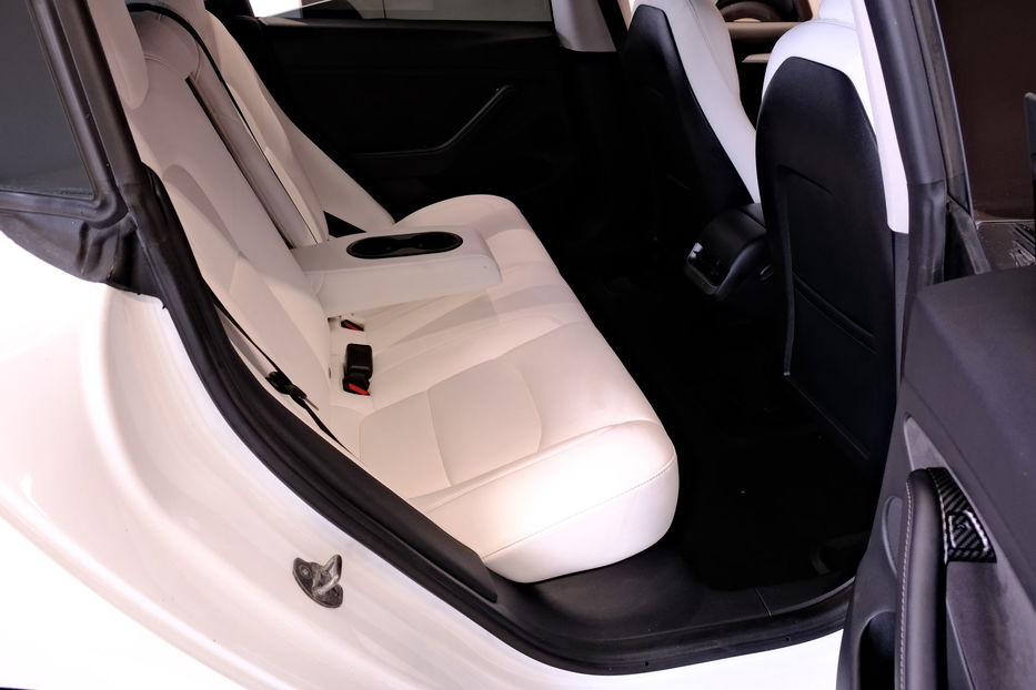 Продам Tesla Model 3 Dual Motor 2022 года в Одессе