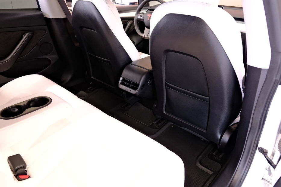 Продам Tesla Model 3 Dual Motor 2022 года в Одессе