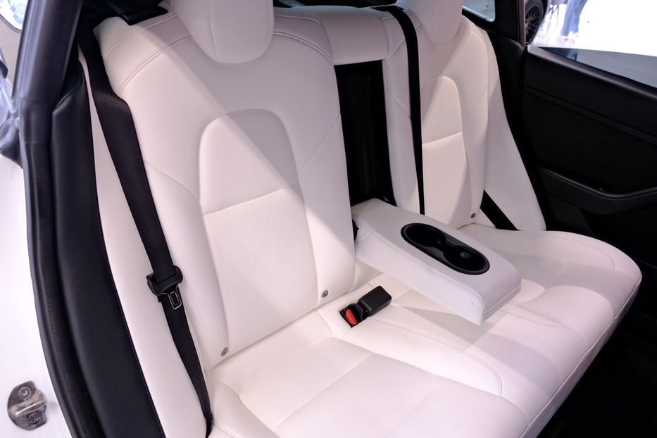 Продам Tesla Model 3 Dual Motor 2022 года в Одессе