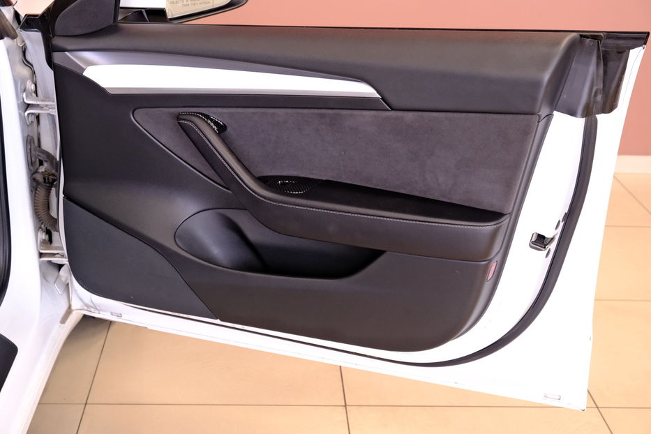 Продам Tesla Model 3 Dual Motor 2022 года в Одессе