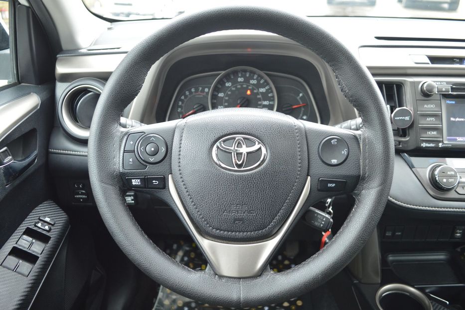 Продам Toyota Rav 4 XLE 2015 года в Одессе