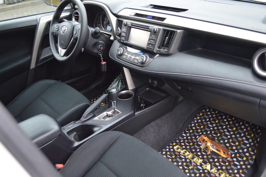 Продам Toyota Rav 4 XLE 2015 года в Одессе